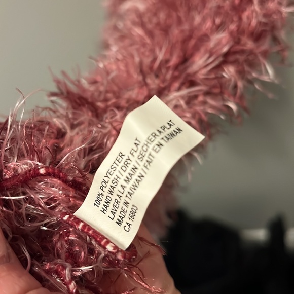 SALE!!! PINK FUZZY BOA/SCARF 🔥🔥🔥🔥 5/25!!! - Picture 7 of 7